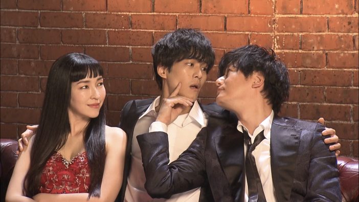 松坂桃李と井浦新がキス寸前　『あのときキスしておけば』PR動画のメイキング公開