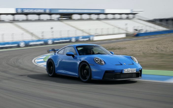 ポルシェ「911 GT3」は色を楽しむ車？　「シャークブルー」はビーチで見かけたあるものにヒントが
