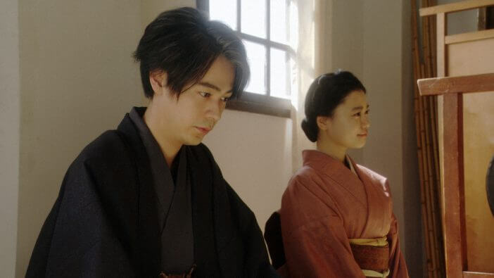『おちょやん』第100話では、千代（杉咲花）と一平（成田凌）が舞台上で元恋人役を演じる