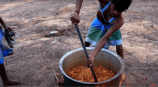 インドの村から届けられる豪快な料理動画の画像