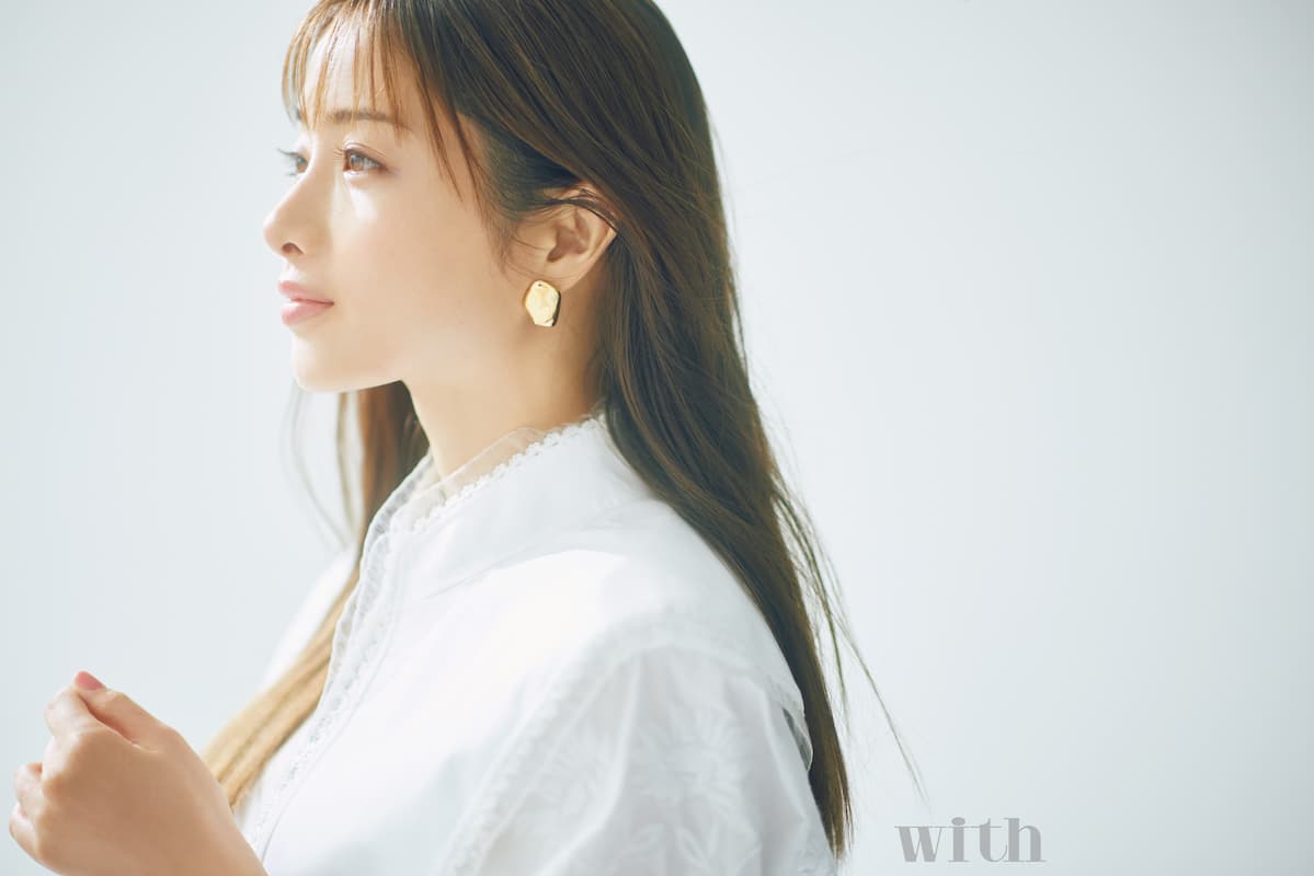 石原さとみ『with』2021年6月号