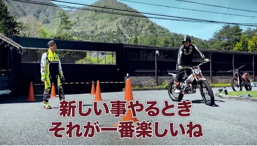 ヒロミ、日本第一号のバイクを購入の画像