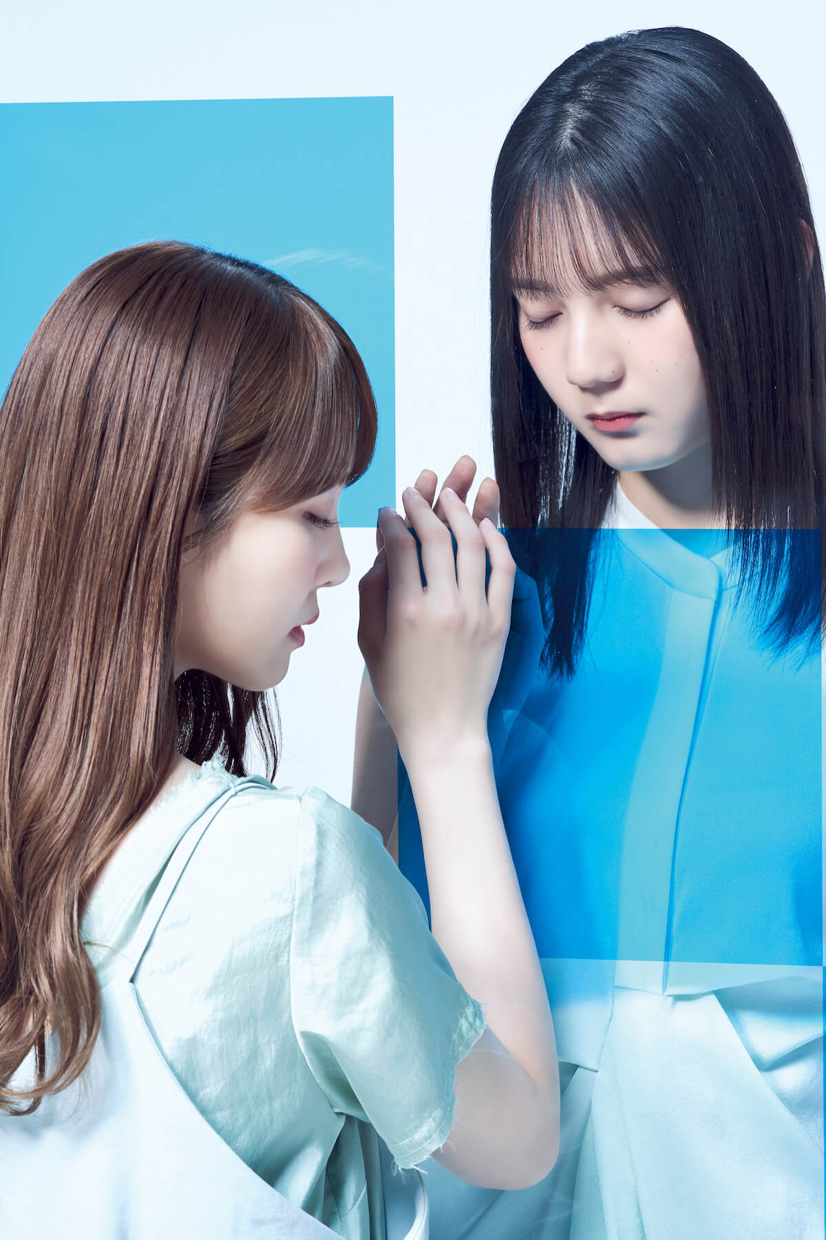 日向坂46 加藤史帆と小坂菜緒 爽やか白ワンピ姿で登場 仲睦まじい密着2ショットグラビア Real Sound リアルサウンド ブック