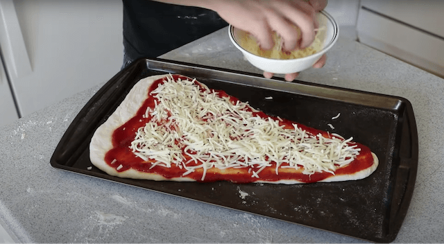 巨大ピザに1万キロカロリーのチートス アメリカのフードファイターが見せる規格外の大食い動画 Real Sound リアルサウンド テック