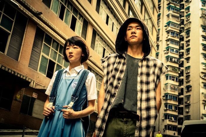 孤独な優等生の少女と不良少年が惹かれ合う　『少年の君』日本版ポスター＆場面写真