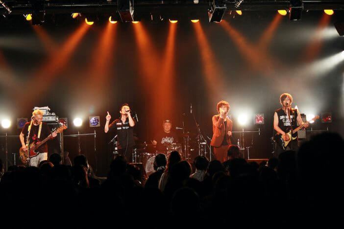 怒髪天、ライブの原点を再認識したステージ　the pillows 山中さわおも迎えたツアー東京公演