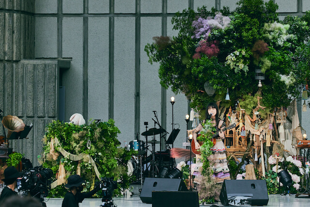 吉澤嘉代子、日比谷野音のステージで叶えた歌手としての夢　手練れの演奏とともに紡ぐ“自分自身の物語”の画像1-2