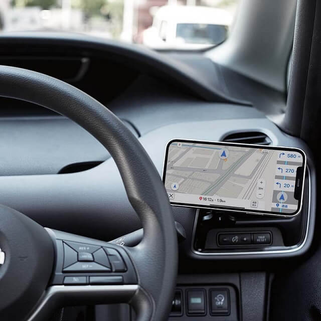 マグネット付きモバイルバッテリーと車載ホルダー発売の画像