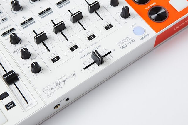 Pioneer DJ×Off-WhiteのDJコントローラー発売の画像