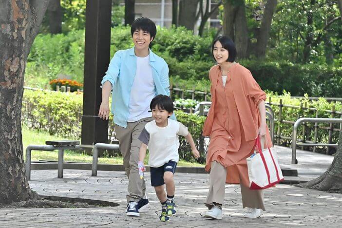 『#家族募集します』撮影現場で重岡大毅が息子役にハグ　「上手くできなくても大丈夫」