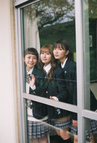 『シノノメ色の週末』11⽉5⽇公開決定　桜井玲香、岡崎紗絵、三戸なつめの制服写真も