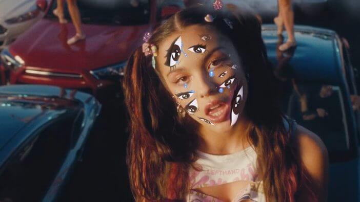 オリヴィア・ロドリゴ、絶え間ない苦痛をポップに描いた「ブルータル」MV公開 　『MTV VMAs』への出演も