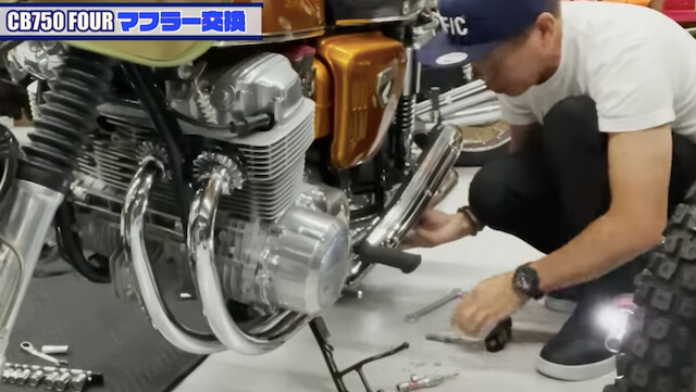 ヒロミ、「CB750four」のマフラーを交換の画像