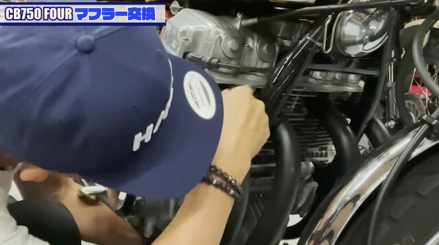 ヒロミ、「CB750four」のマフラーを交換の画像