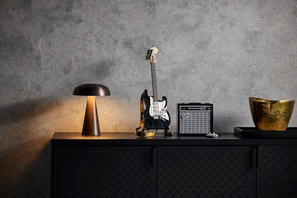 フェンダー×レゴの「ストラト」発売