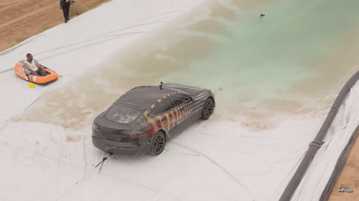 テスラ車は水中を走ることができるのか？