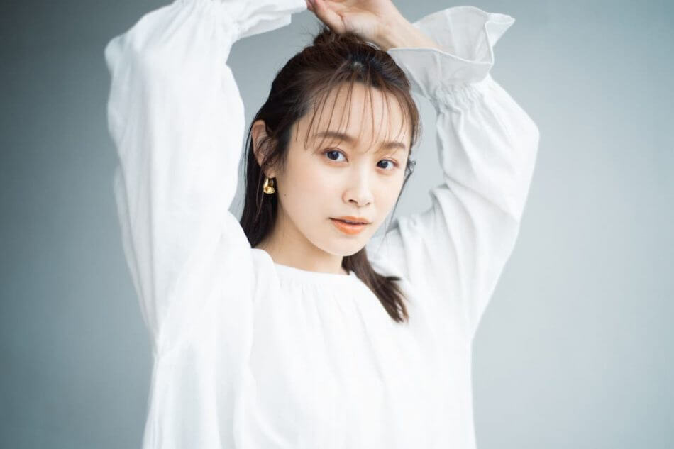 高橋愛、芸能生活20周年記念フォトブック発売 つんく♂との初