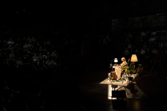 竹内アンナ、初の弾き語りツアーで体感した“日常に触れるという非日常”　名古屋公演をレポートの画像1-3