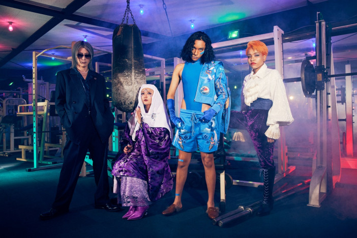 女王蜂、ニューシングル表題曲「KING BITCH」MV公開　俳優 塩野瑛久とアヴちゃんが激しい格闘繰り広げる