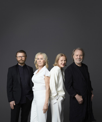 ABBA、新アルバム『ヴォヤージ』の制作過程収めたスタジオ写真公開　4人からのコメントも