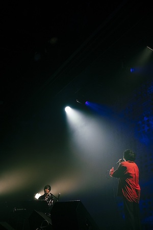 石崎ひゅーい、アコースティックで見せた原曲とは異なる表情　久々の全国ツアーを経てアニバーサリイヤーへの画像2-3