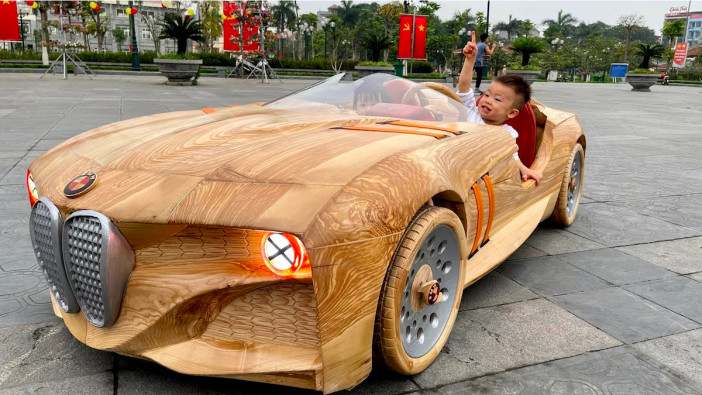 木製の「BMW 328 オマージュ」を、父が息子のためにDIY