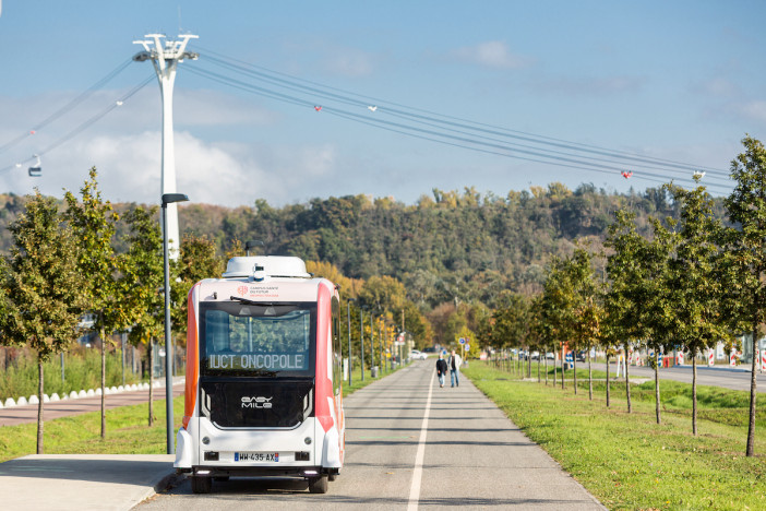 仏で「レベル4」自動運転車が公道へ