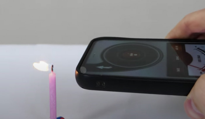 ロウソクの火を消せるiPhoneアプリ　どうやって空気を出している？