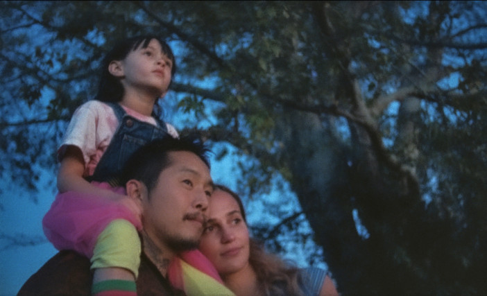 『ブルー・バイユー』公開日が2022年2月11日に決定　家族の姿捉えた場面写真も