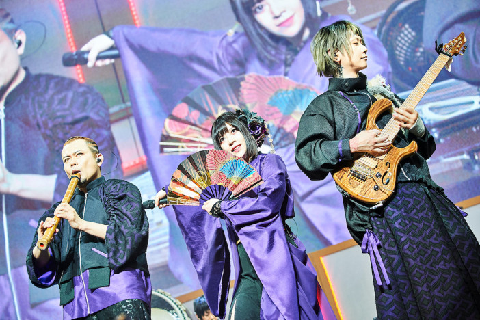 和楽器バンド、新年恒例ライブ『大新年会』で告げた8周年の幕開け　苦難の時代に宣言した希望の誓い
