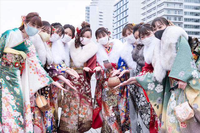 初沢亜利が写真展『匿名化する東京』を開催の画像