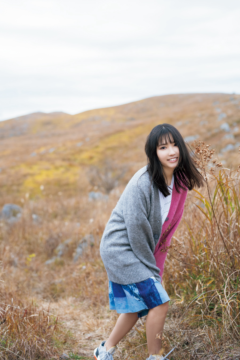 沢口愛華が水着で「週マガ」登場の画像