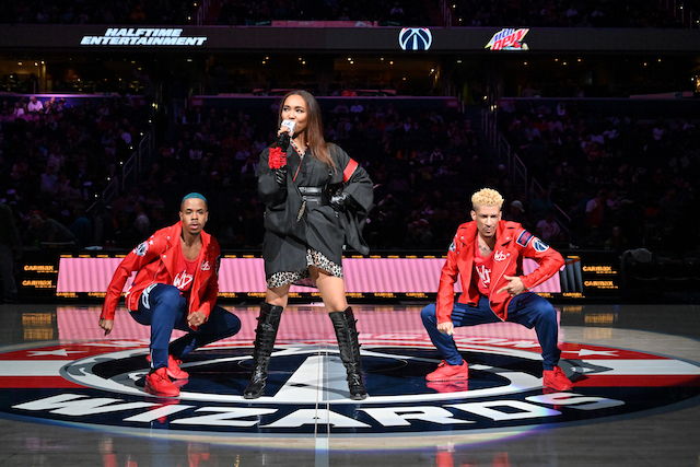 Crystal Kay、NBA公式戦・⼋村塁所属のワシントンウィザーズ戦にて国歌独唱＆ハーフタイムパフォーマンスの画像2-1