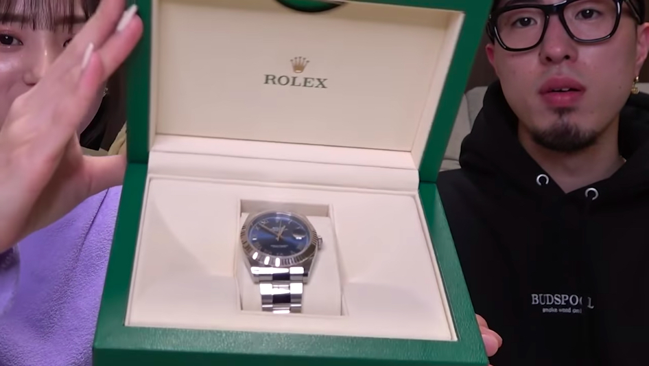 中町兄妹、父親にロレックスをプレゼントの画像