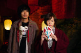 成田凌と前田敦子が謎のお面を身につける　『コンビニエンス・ストーリー』場面写真公開