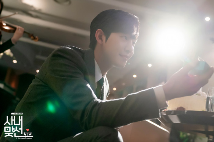 『社内お見合い』で話題沸騰　アン・ヒョソプの“オン・オフ”を堪能できる韓国ドラマ4選
