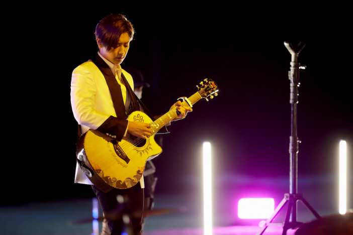 EXO チャンヨルがコールドプレイのヒット曲を歌唱　『ぼくの歌が聴こえたら』本編映像