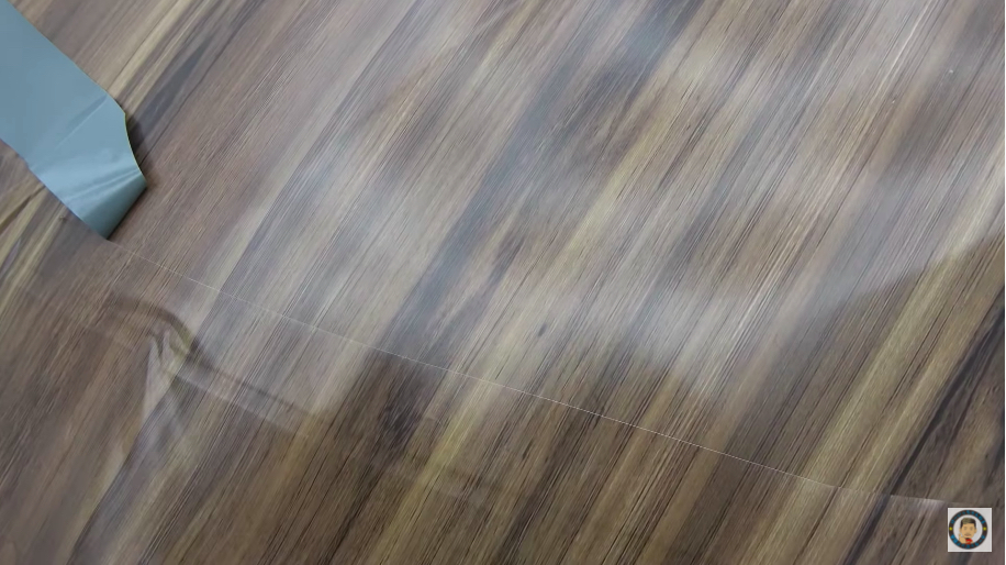 BMWをウッド調にカーラッピングの画像