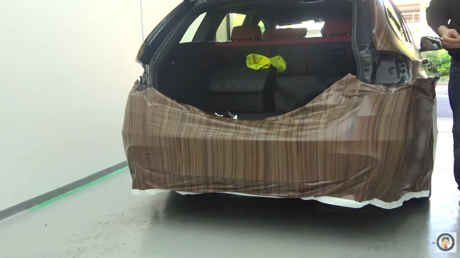 BMWをウッド調にカーラッピングの画像