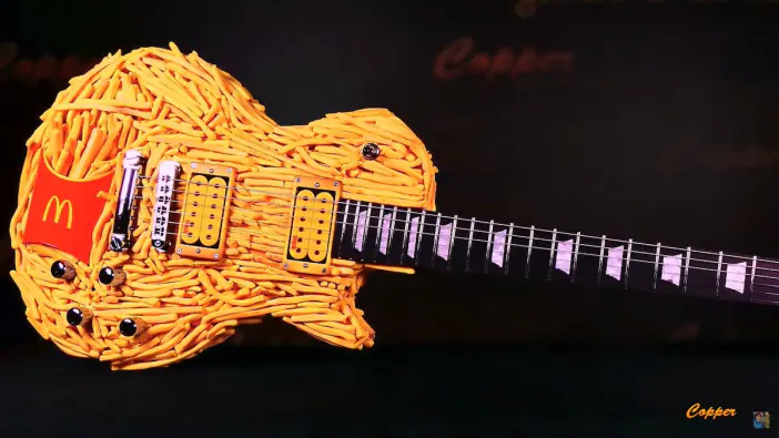 YouTuberが極薄の木造ギターを製作 演奏はできる？｜Real Sound