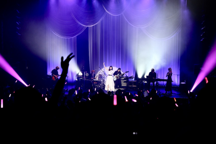 ChouCho、デビュー10周年記念ツアーで代表曲を惜しみなく披露　アニソンとファンへの感謝を歌ったステージ