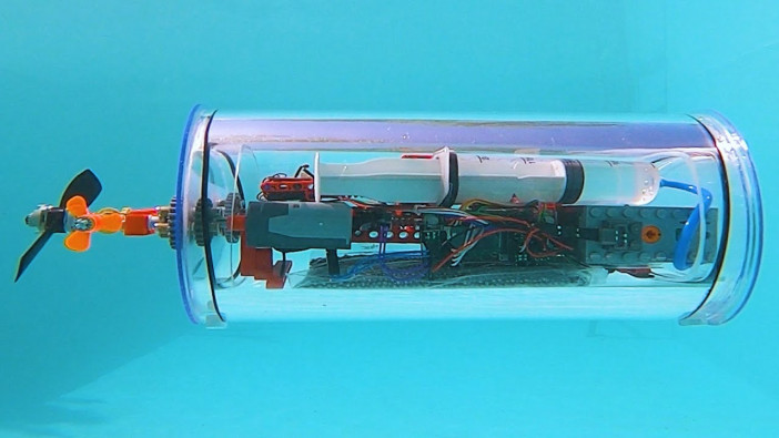 LEGOで本格的なミニ潜水艦を作成