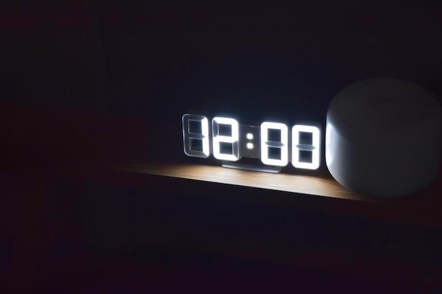 IKEAの卓上時計『ノルオッタ』は暗闇で力を発揮！　アラーム付きで便利だが注意点も