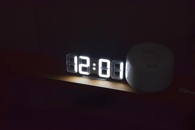 IKEAの卓上時計『ノルオッタ』は暗闇で力を発揮！ アラーム付きで便利