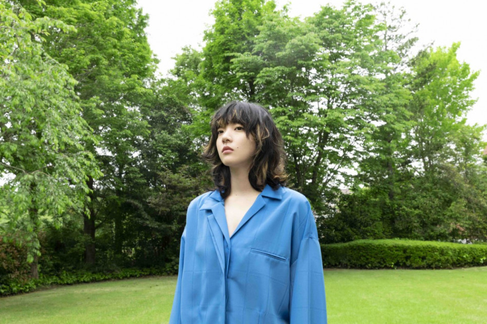 あいみょん、4thアルバムより「3636」MV公開 “宅配ボックス”を