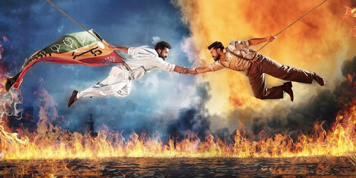地上最強の2人が燃え盛る海の上で互いの手を取り合う　インド映画『RRR』場面写真公開