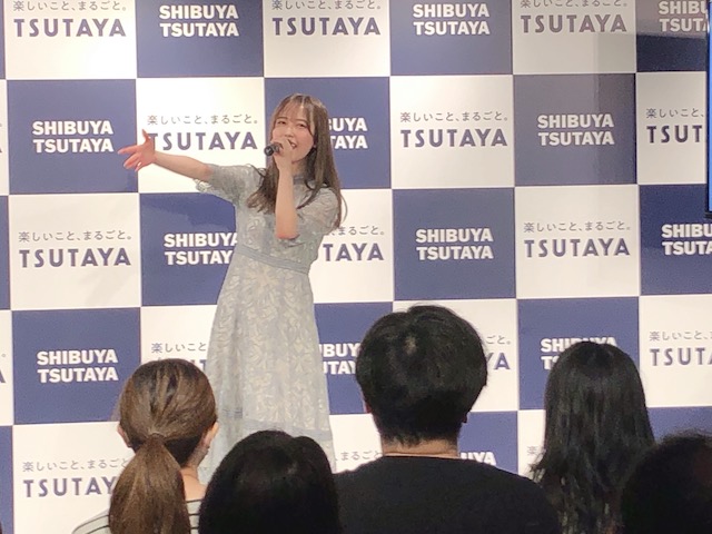 小湊よつ葉、ソロデビュー後初のトークイベント開催　2ndシングル発売発表とともに楽曲への思いを語るの画像2-1