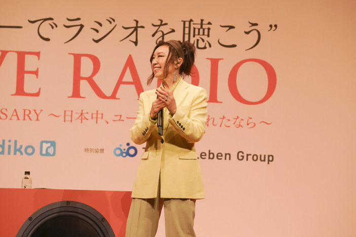 松任谷由実、民放ラジオ特別番組の公開収録に登場　「やさしさに包まれたなら」など生歌で届けた“50周年の愛と感謝”