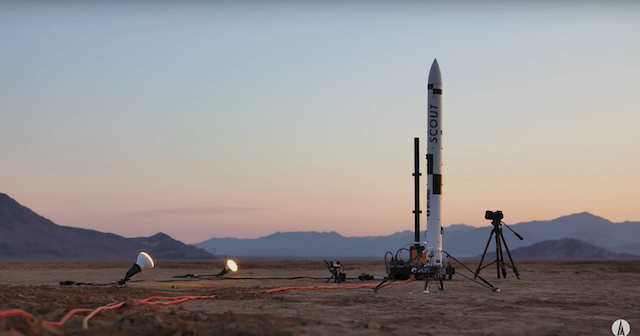 イーロン・マスク似YouTuberがロケットを完成の画像