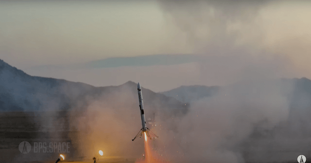 イーロン・マスク似YouTuberがロケットを完成の画像